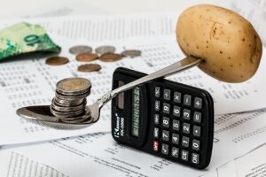 男性が資格取得で収入アップを目指す方法は？