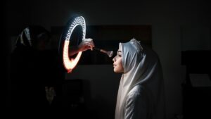 女性が資格取得で収入アップを目指すための方法は？