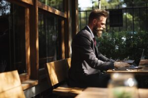 社会人が取得すべき資格で収入アップを狙う方法は？